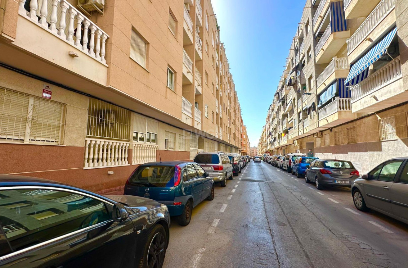 Resale - Apartment / flat - Torrevieja - Estacion De Autobuses