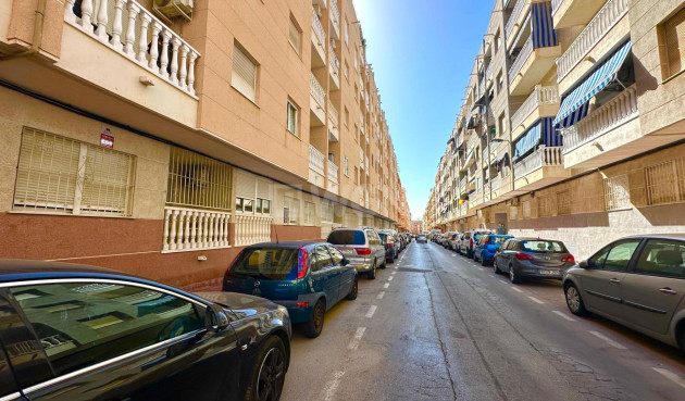 Resale - Apartment / flat - Torrevieja - Estacion De Autobuses