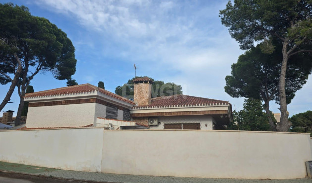 Odsprzedaż - Villa - Orihuela Costa - Campoamor
