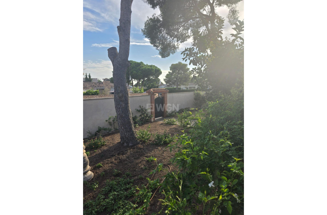 Odsprzedaż - Villa - Orihuela Costa - Campoamor