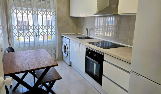 Odsprzedaż - Kamienica - Torrevieja - La Mata