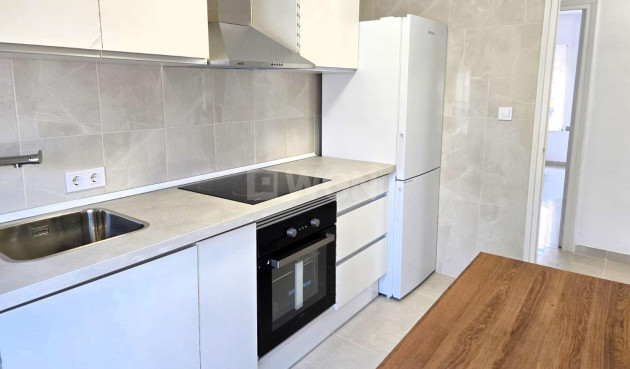 Odsprzedaż - Kamienica - Torrevieja - La Mata