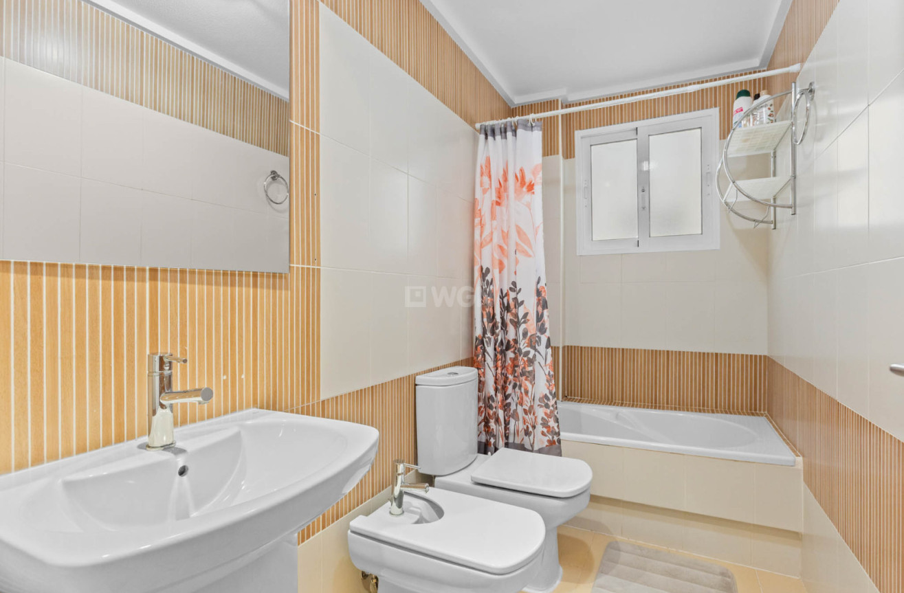 Resale - Apartment / flat - Torrevieja - Costa Blanca