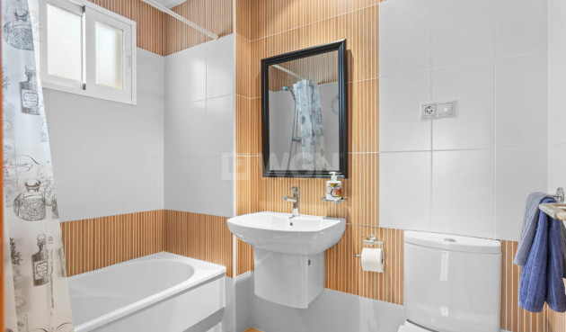 Odsprzedaż - Mieszkanie w bloku - Torrevieja - Costa Blanca