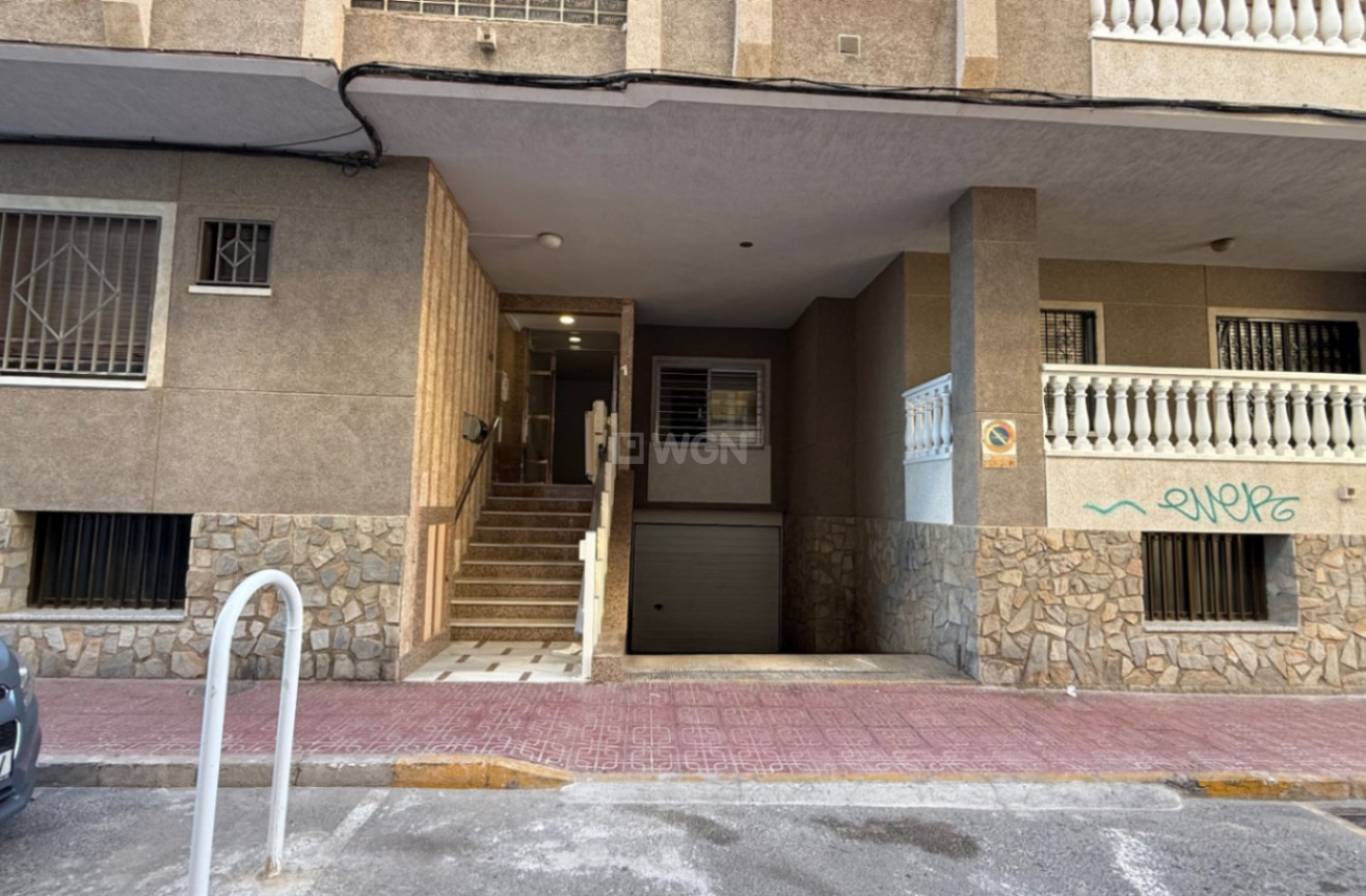 Odsprzedaż - Mieszkanie w bloku - Torrevieja - Costa Blanca