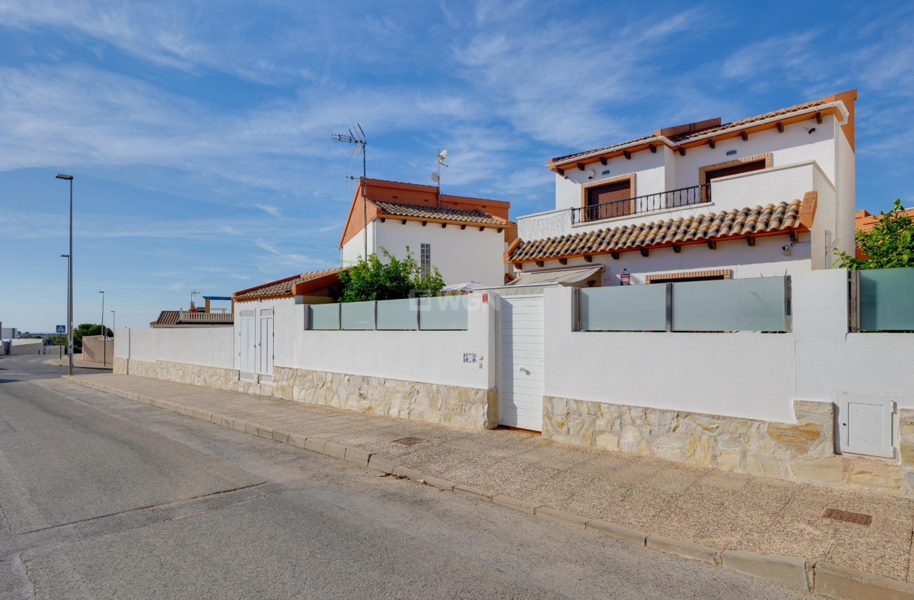 Odsprzedaż - Villa - Orihuela Costa - PAU 8