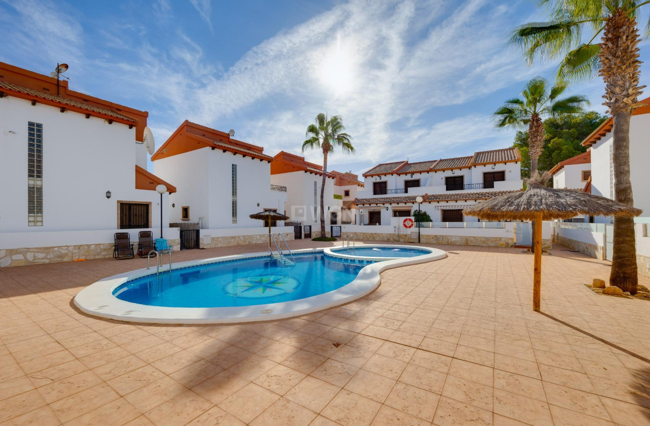 Odsprzedaż - Villa - Orihuela Costa - PAU 8