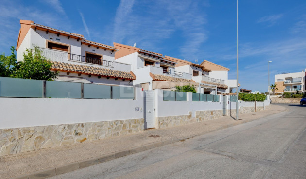 Odsprzedaż - Villa - Orihuela Costa - PAU 8