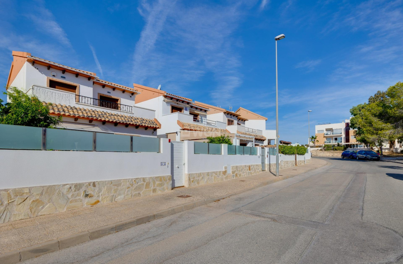 Odsprzedaż - Villa - Orihuela Costa - PAU 8