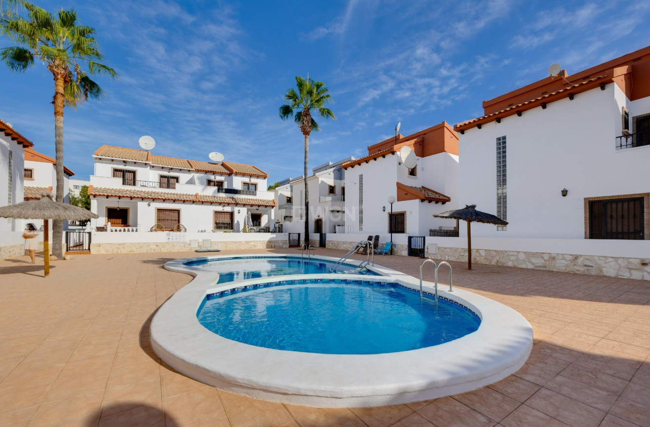 Odsprzedaż - Villa - Orihuela Costa - PAU 8