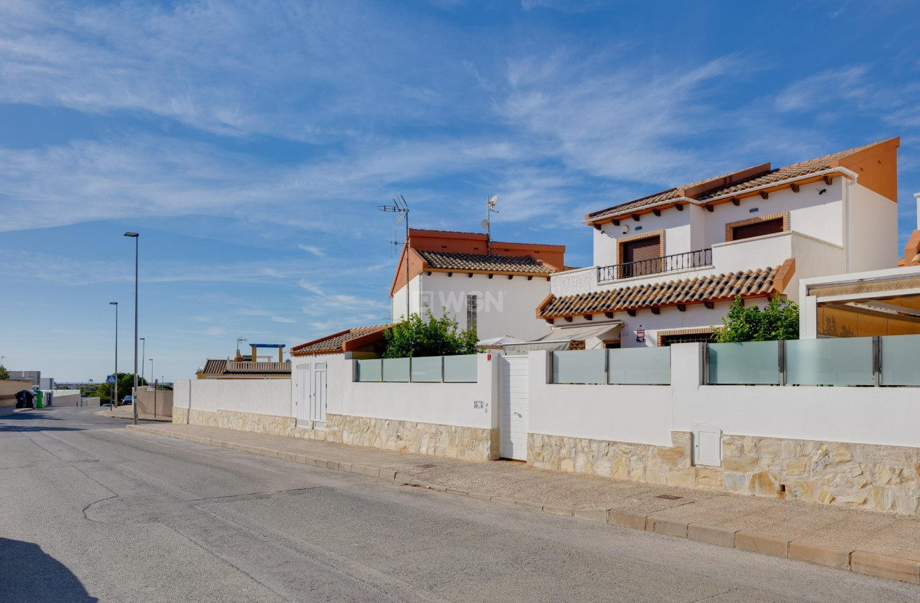 Odsprzedaż - Villa - Orihuela Costa - PAU 8