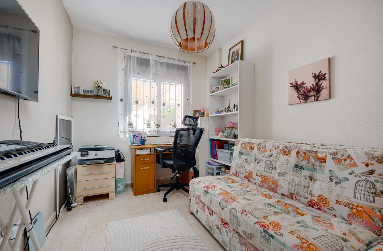 Odsprzedaż - Villa - Orihuela Costa - PAU 8