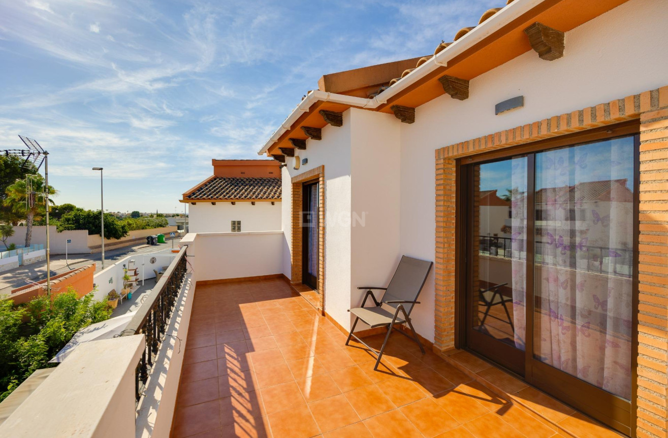 Odsprzedaż - Villa - Orihuela Costa - PAU 8