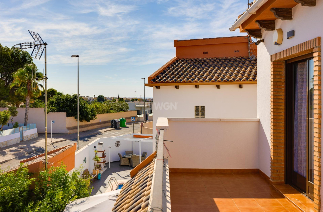 Odsprzedaż - Villa - Orihuela Costa - PAU 8