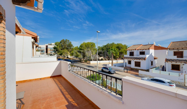 Odsprzedaż - Villa - Orihuela Costa - PAU 8