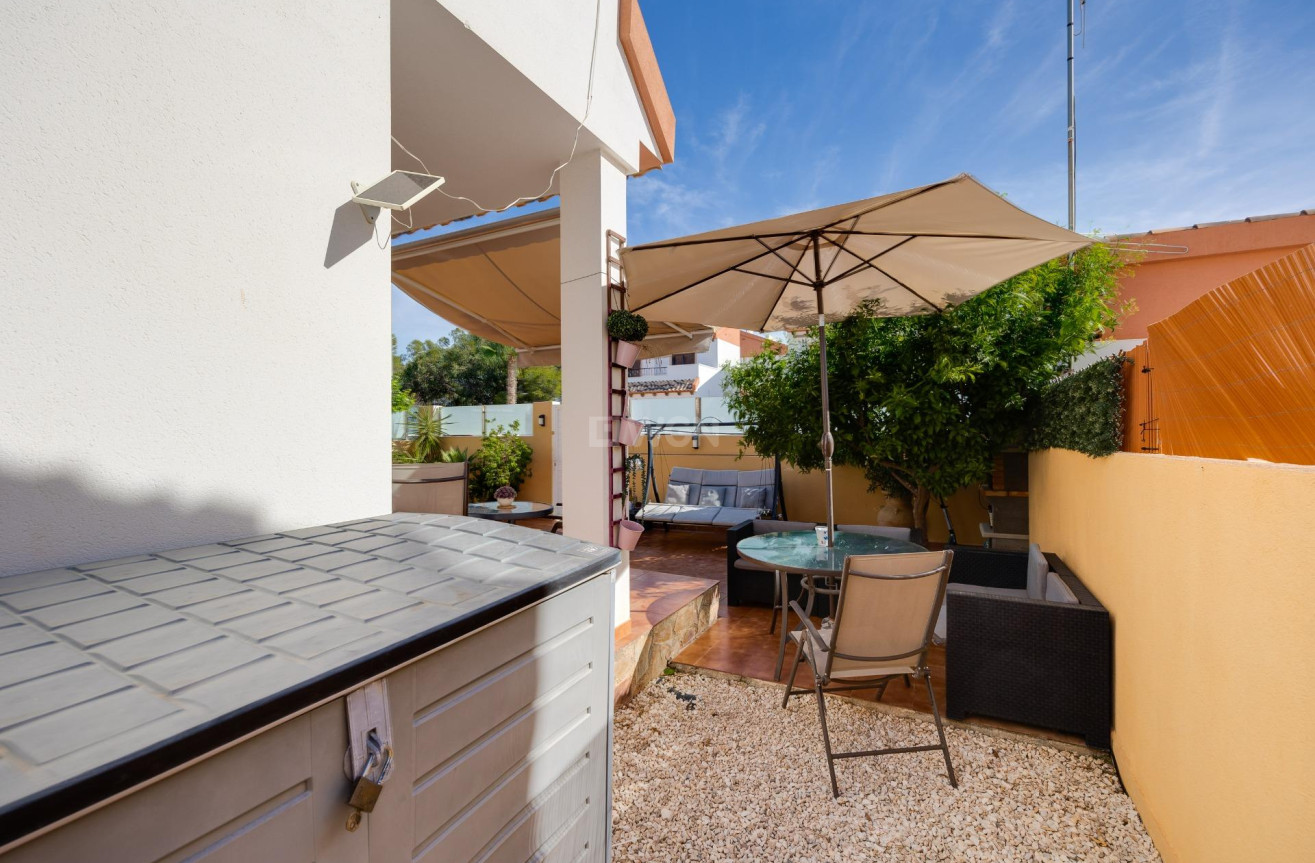 Odsprzedaż - Villa - Orihuela Costa - PAU 8