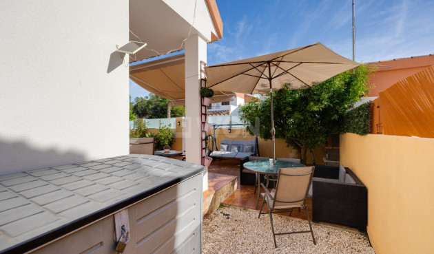 Odsprzedaż - Villa - Orihuela Costa - PAU 8