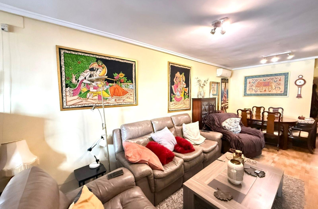 Odsprzedaż - Kamienica - Torrevieja - Centro