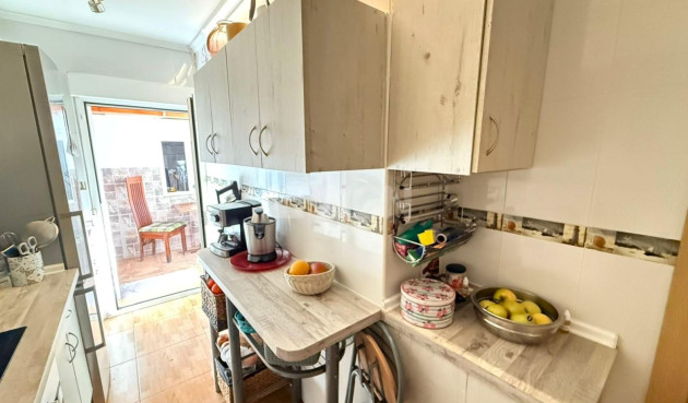 Odsprzedaż - Kamienica - Torrevieja - Centro