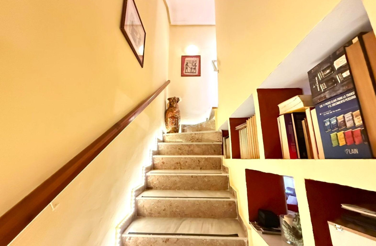 Odsprzedaż - Kamienica - Torrevieja - Centro