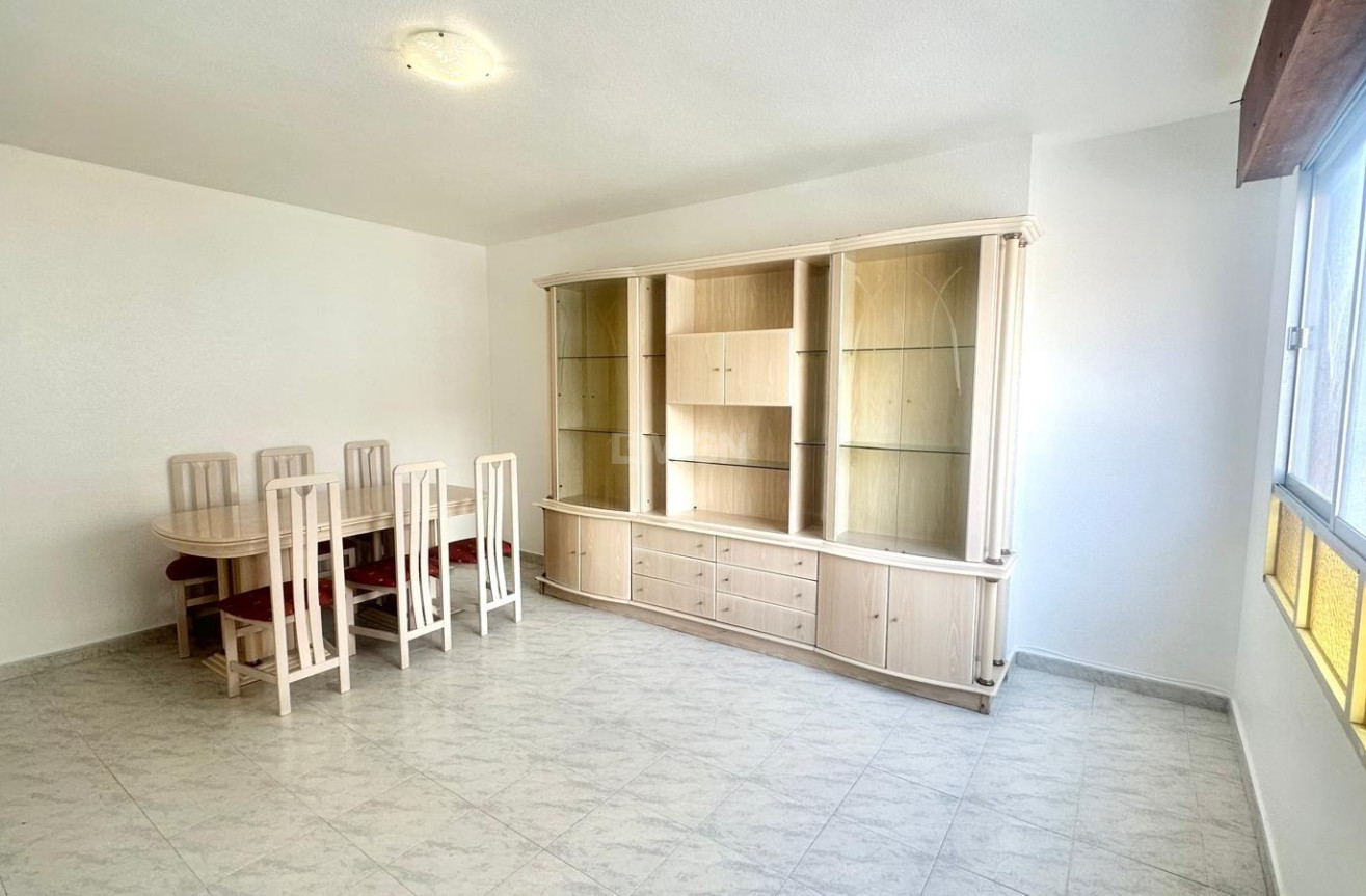 Resale - Apartment / flat - Torrevieja - Estacion De Autobuses