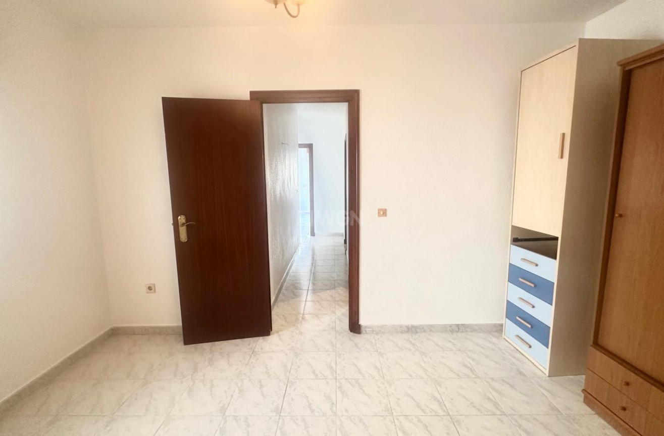 Resale - Apartment / flat - Torrevieja - Estacion De Autobuses