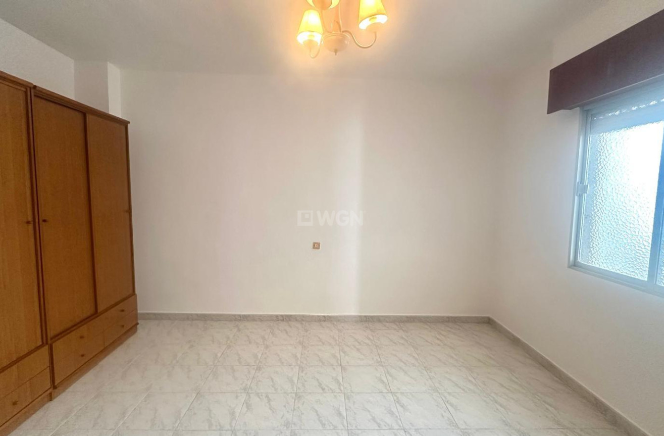 Resale - Apartment / flat - Torrevieja - Estacion De Autobuses