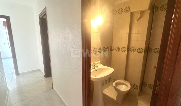 Resale - Apartment / flat - Torrevieja - Estacion De Autobuses