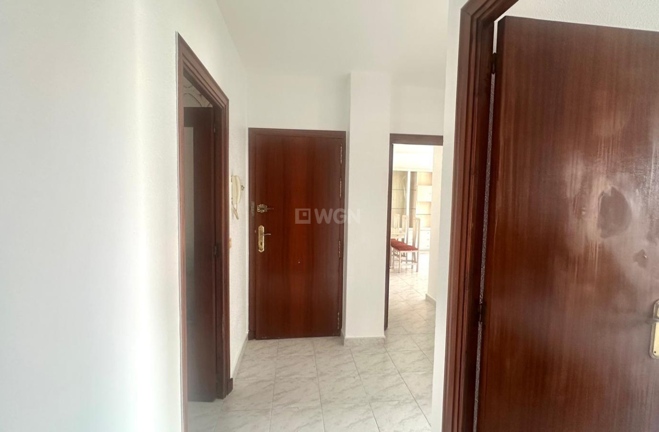 Resale - Apartment / flat - Torrevieja - Estacion De Autobuses