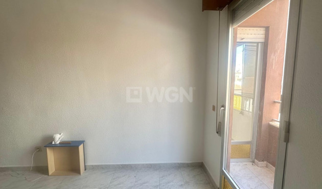 Resale - Apartment / flat - Torrevieja - Estacion De Autobuses