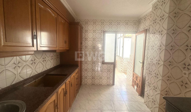 Resale - Apartment / flat - Torrevieja - Estacion De Autobuses