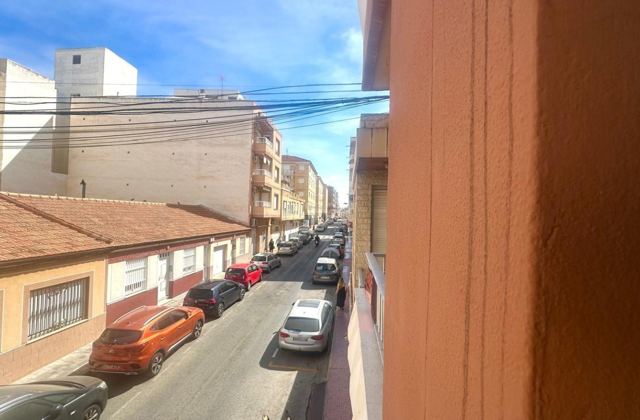 Resale - Apartment / flat - Torrevieja - Estacion De Autobuses