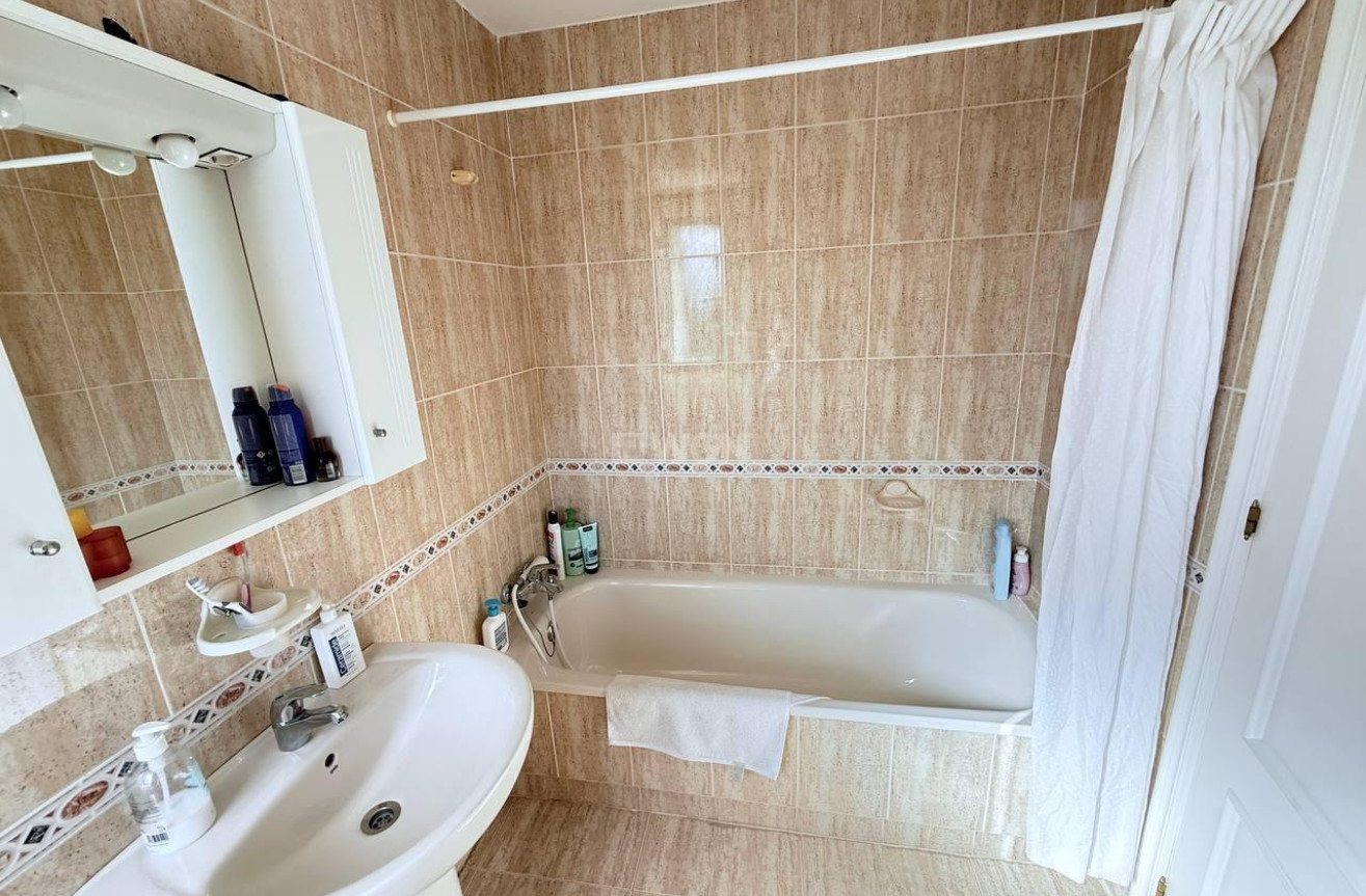 Odsprzedaż - Mieszkanie w bloku - Orihuela Costa - Campoamor