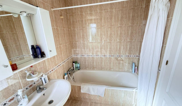 Odsprzedaż - Mieszkanie w bloku - Orihuela Costa - Campoamor