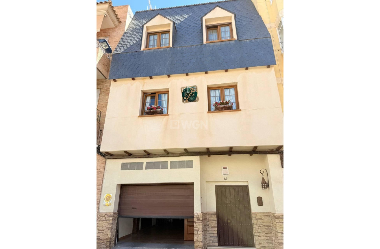 Odsprzedaż - Kamienica - Torrevieja