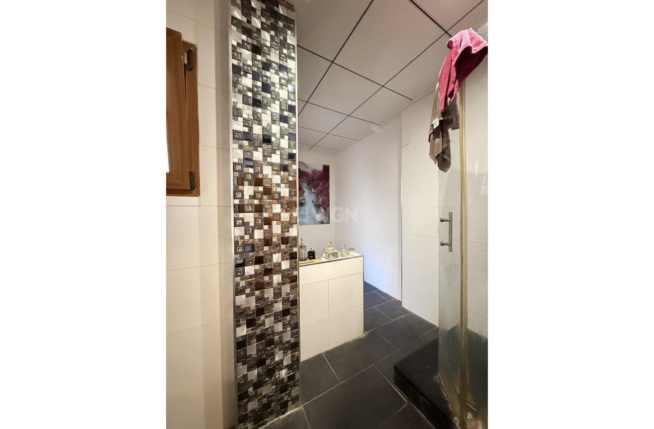 Odsprzedaż - Kamienica - Torrevieja