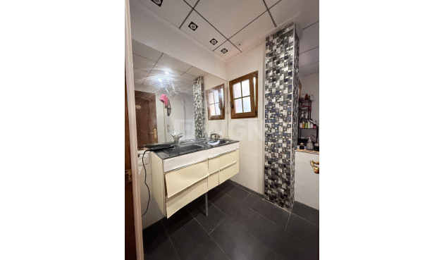 Odsprzedaż - Kamienica - Torrevieja