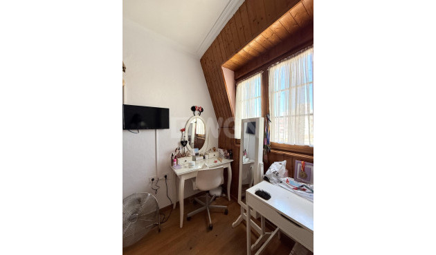 Odsprzedaż - Kamienica - Torrevieja