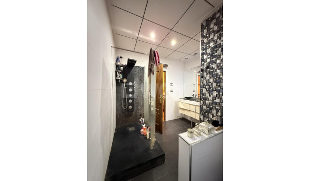 Odsprzedaż - Kamienica - Torrevieja