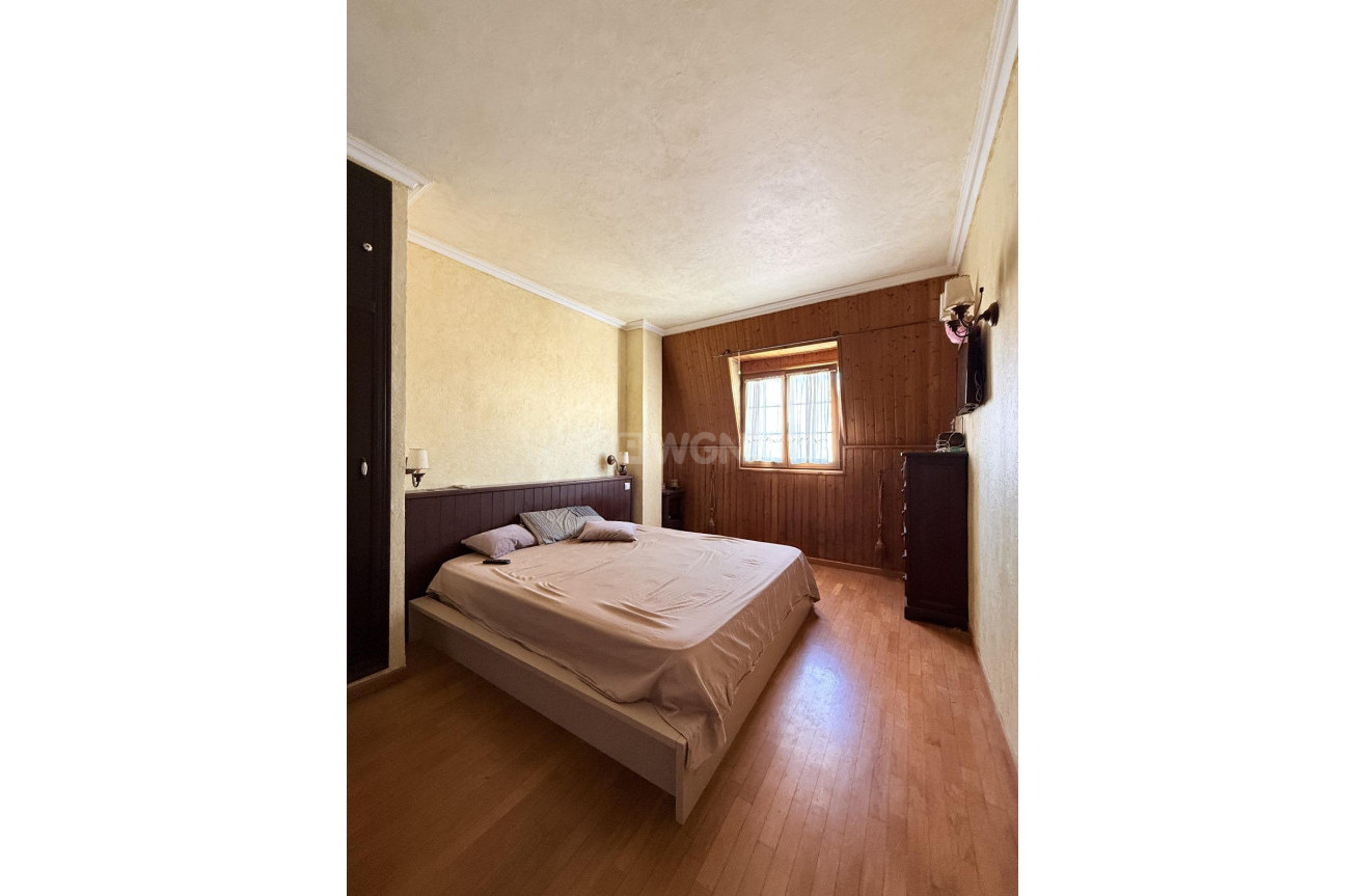 Odsprzedaż - Kamienica - Torrevieja