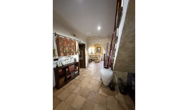 Odsprzedaż - Kamienica - Torrevieja