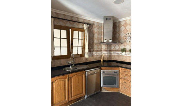 Odsprzedaż - Kamienica - Torrevieja