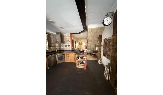 Odsprzedaż - Kamienica - Torrevieja