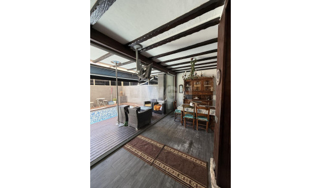 Odsprzedaż - Kamienica - Torrevieja