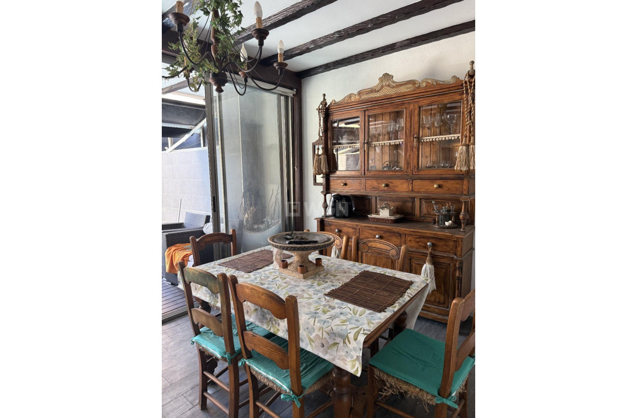 Odsprzedaż - Kamienica - Torrevieja