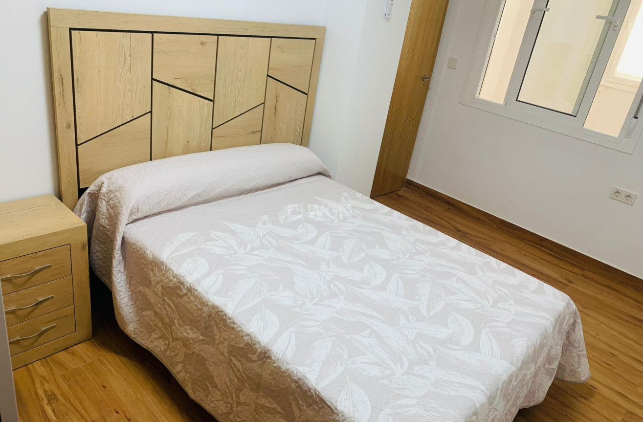 Odsprzedaż - Mieszkanie w bloku - Torrevieja - Playa del Cura