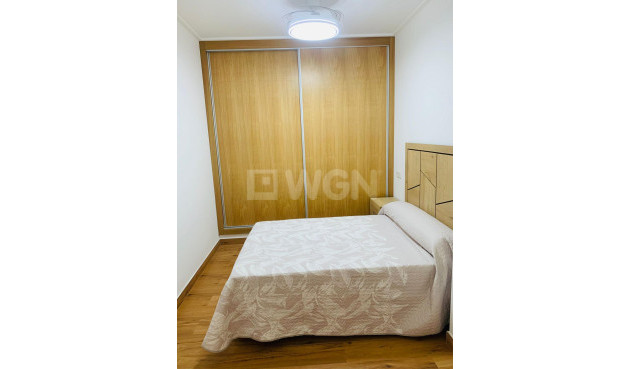 Odsprzedaż - Mieszkanie w bloku - Torrevieja - Playa del Cura