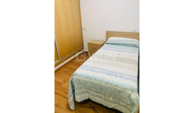 Odsprzedaż - Mieszkanie w bloku - Torrevieja - Playa del Cura