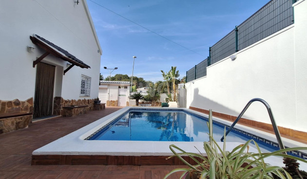 Odsprzedaż - Villa - Torrevieja - Los Balcones - Los Altos del Edén