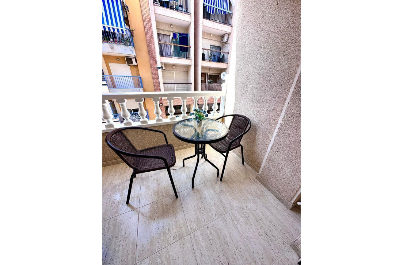 Odsprzedaż - Mieszkanie w bloku - Torrevieja - Playa del Cura